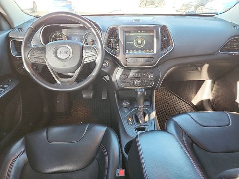 Used 2020 Jeep Cherokee Trailhawk image 10