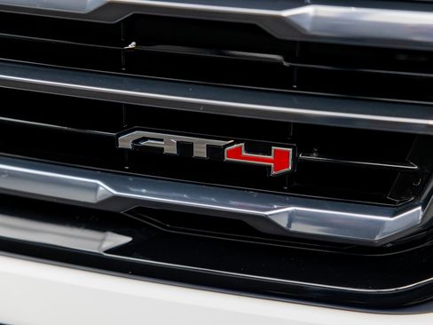 Used 2025 GMC Yukon AT4 w/ AT4 Premium Plus Package image 7