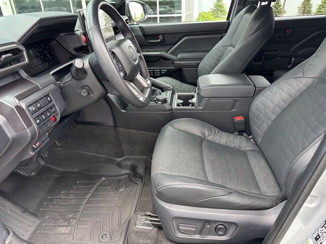 Used 2025 Toyota 4Runner TRD Off-Road Premium AWD/4WD image 18