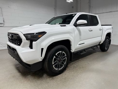 Used 2025 Toyota Tacoma TRD Sport w/ TRD Sport Upgrade Package AWD/4WD image 1
