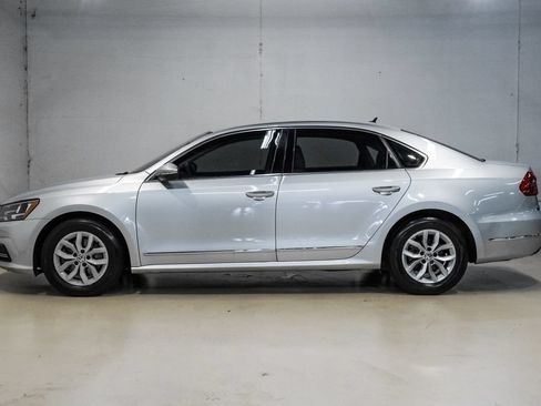 Used 2016 Volkswagen Passat 1.8T S FWD image 15