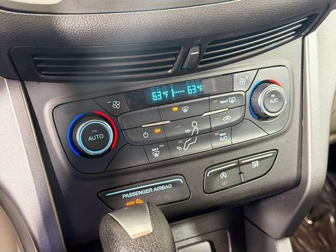Used 2017 Ford Escape SE FWD image 16