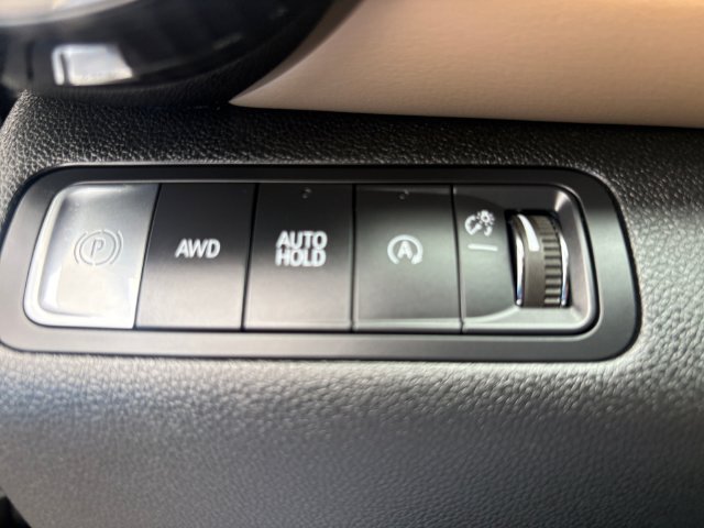 Used 2025 Chevrolet Equinox ACTIV w/ Safety and Technology Package AWD/4WD image 18
