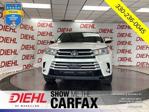 Used 2018 Toyota Highlander XLE AWD/4WD image 2
