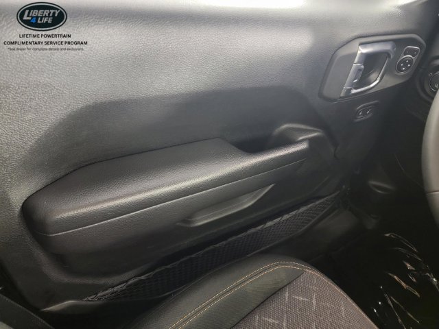 Used 2026 Jeep Gladiator Mojave AWD/4WD image 30