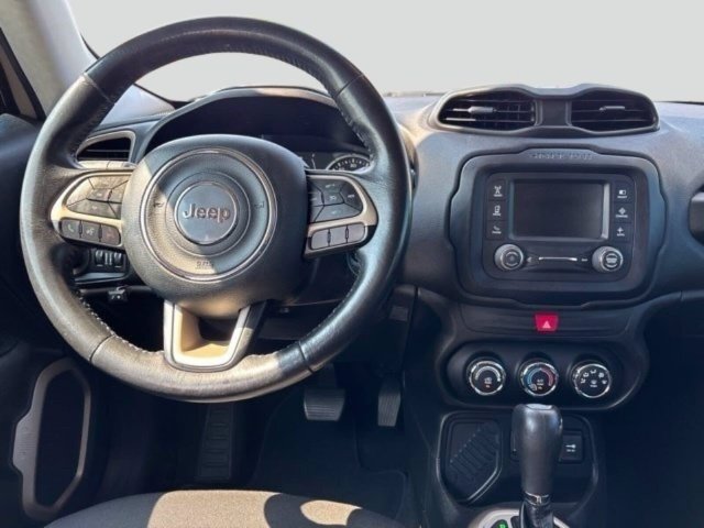 Used 2016 Jeep Renegade Latitude FWD image 17