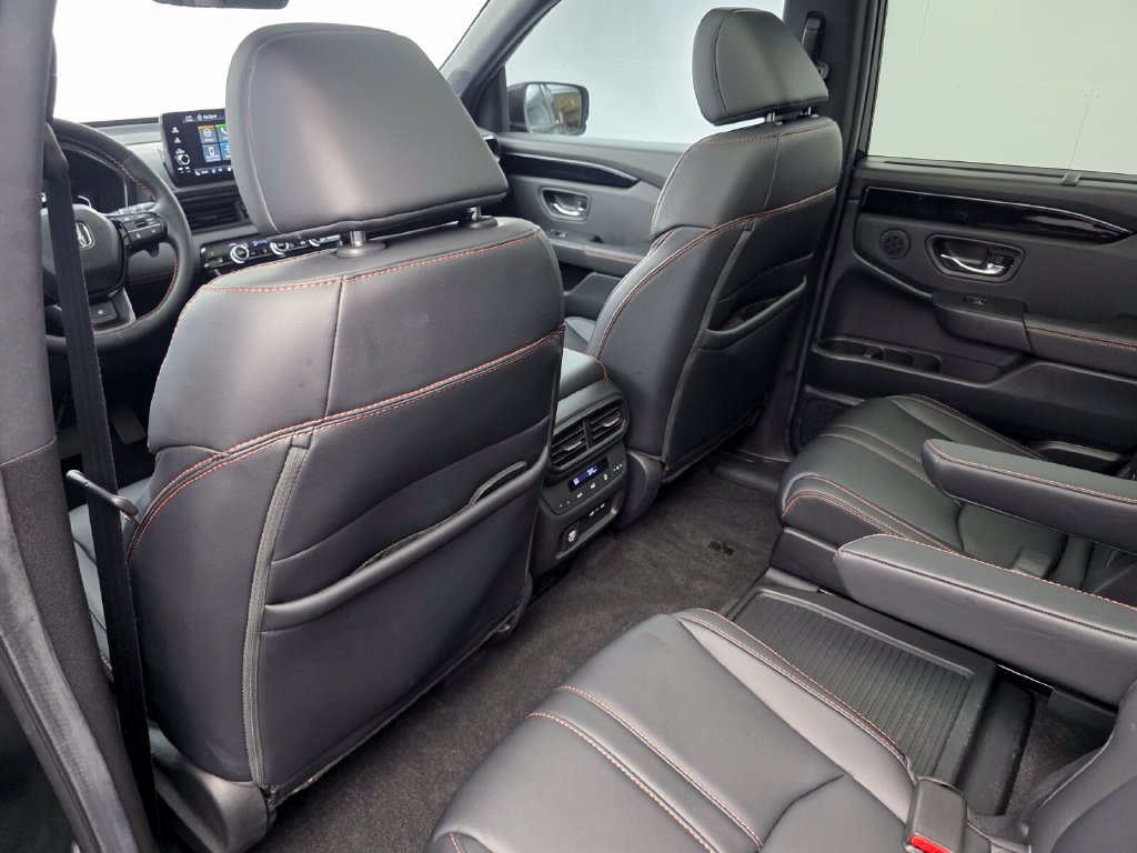 Used 2025 Honda Pilot TrailSport image 15