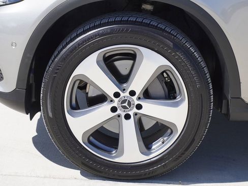 Used 2019 Mercedes-Benz GLC 300 4MATIC image 4