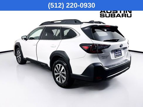 Used 2025 Subaru Outback Premium image 6