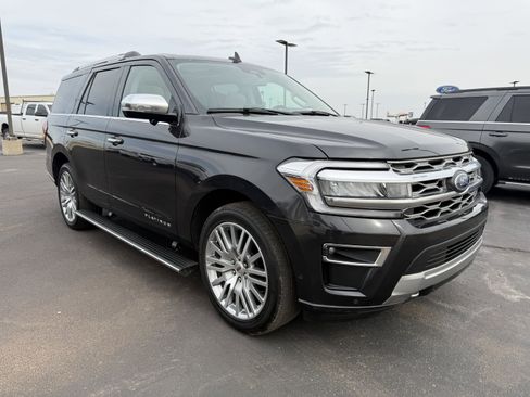 Used 2024 Ford Expedition Platinum image 2