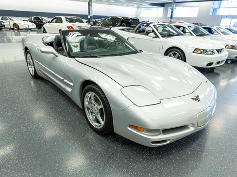 Used 2002 Chevrolet Corvette Convertible w/ Preferred Equipment Group2 RWD image 3