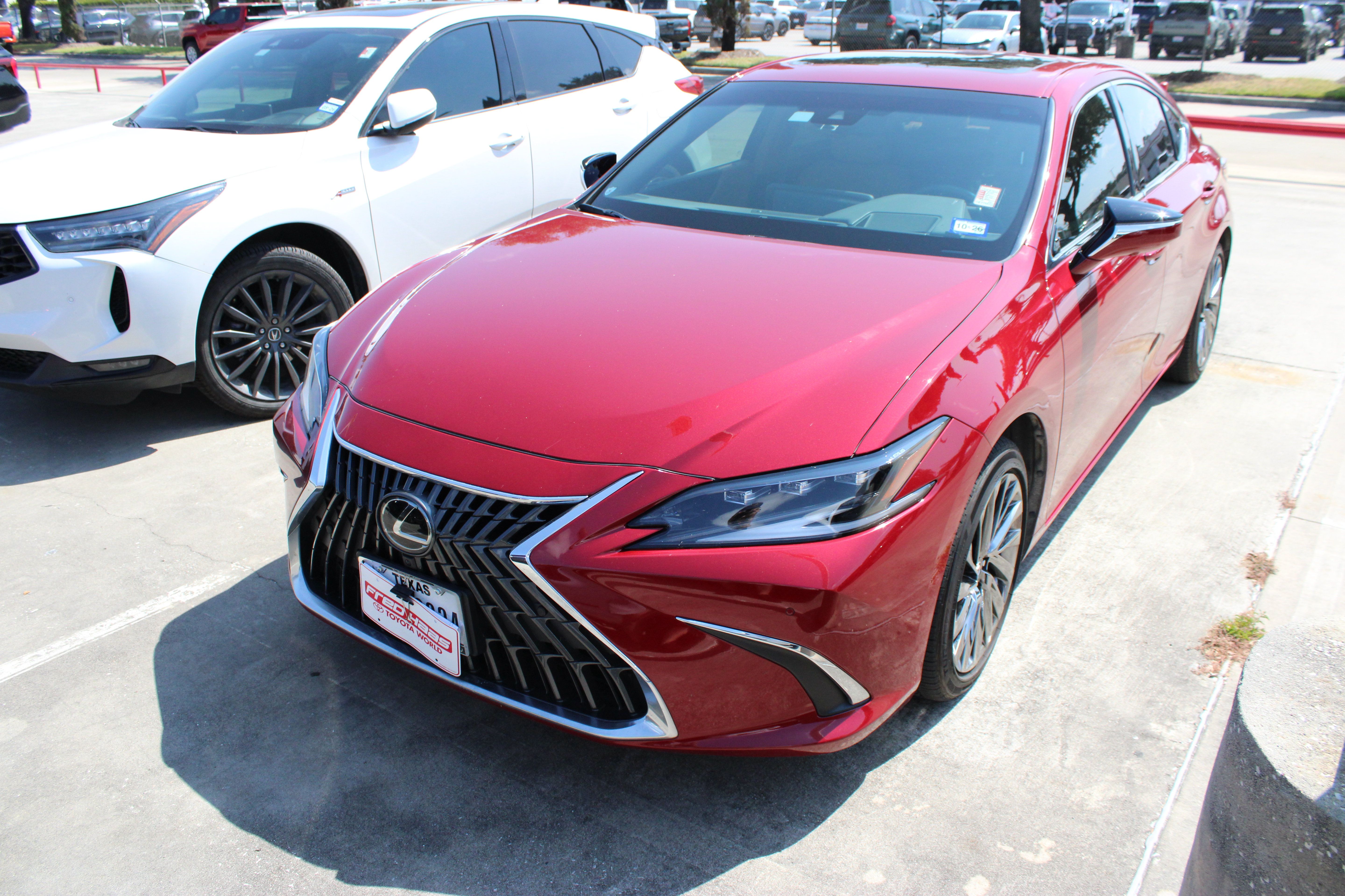 Used 2025 Lexus ES 300h Ultra Luxury w/ Accessory Package (Z2) FWD image 3