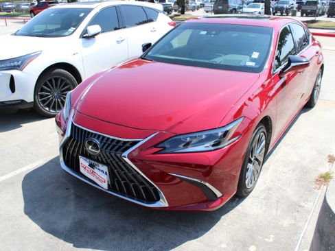Used 2025 Lexus ES 300h Ultra Luxury w/ Accessory Package (Z2) FWD image 3