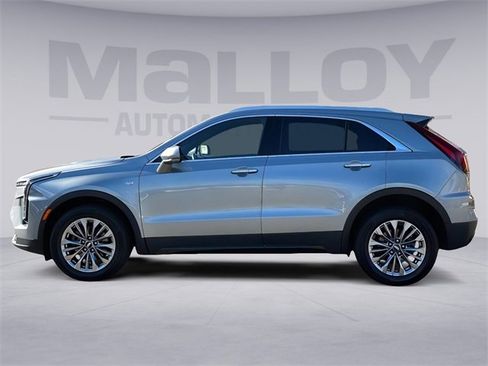 Used 2025 Cadillac XT4 Premium Luxury image 5