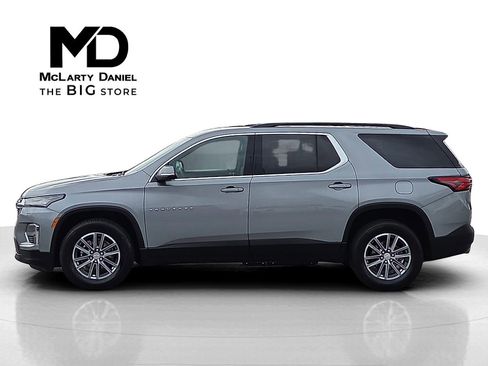 Used 2023 Chevrolet Traverse LT image 3