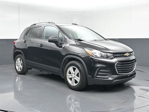 Used 2021 Chevrolet Trax LT w/ Driver Confidence Package FWD image 3