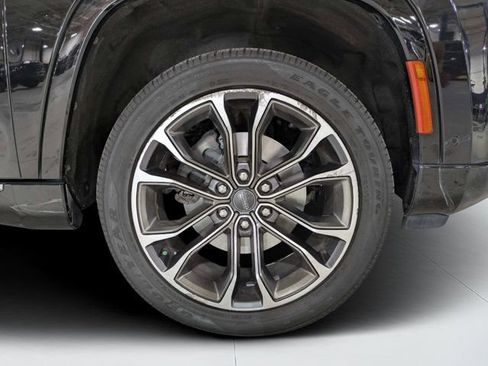 Certified 2022 Jeep Grand Wagoneer Series III w/ Rear Seat Video Group 1 AWD/4WD image 10