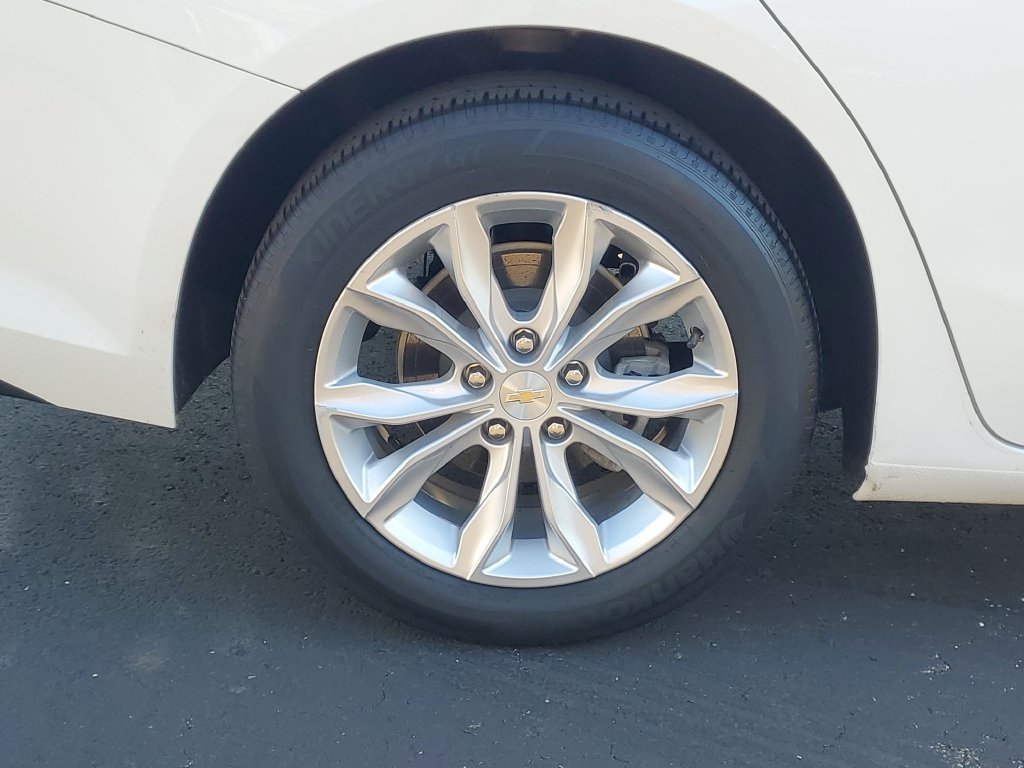 Used 2022 Chevrolet Malibu LT FWD image 30
