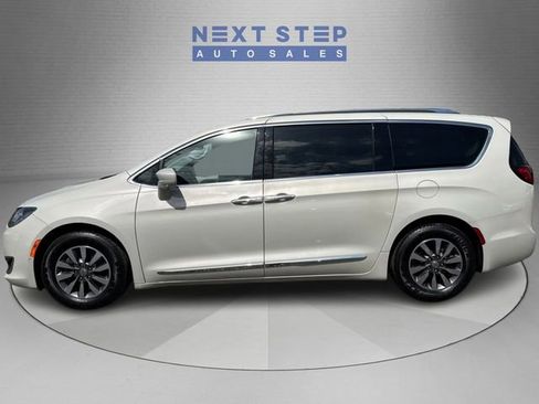 Used 2019 Chrysler Pacifica Touring-L Plus w/ Advanced Safetytec Group FWD image 4