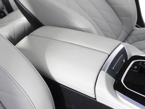 Used 2023 BMW X5 xDrive40i w/ M Sport Package image 16