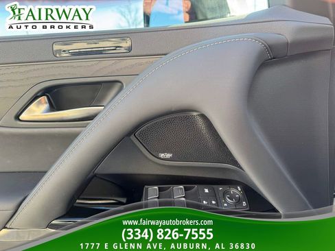 Used 2024 Lexus LX 600 4WD w/ Interior Upgrade Package image 15