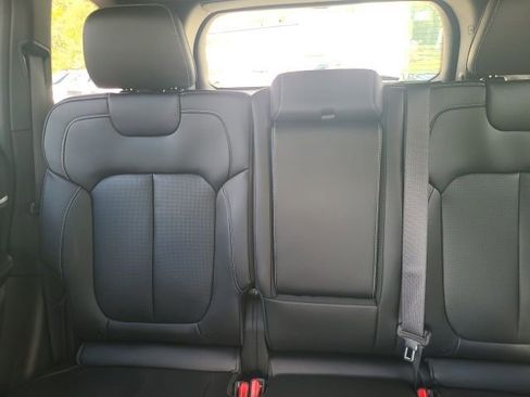 New 2025 Jeep Grand Cherokee Limited w/ Luxury Tech Group II image 19