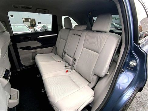 Used 2014 Toyota Highlander LE image 16