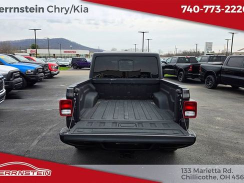 Used 2022 Jeep Gladiator Sport image 23