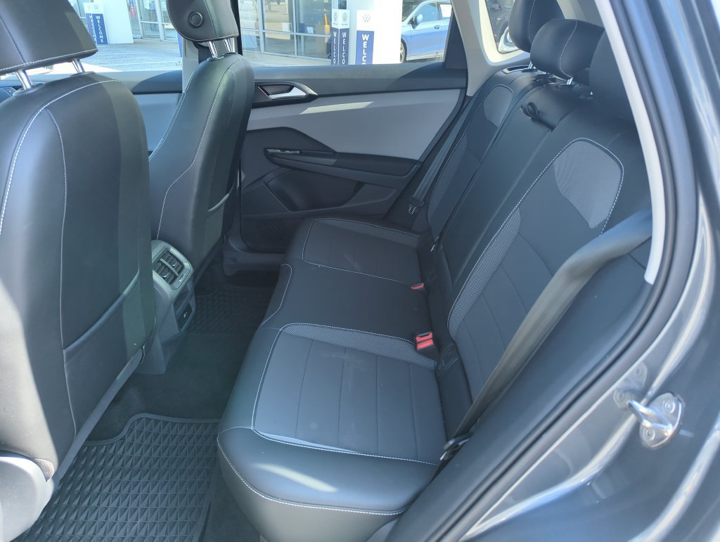 Certified 2023 Volkswagen Taos SE w/ Panoramic Sunroof Package FWD image 30