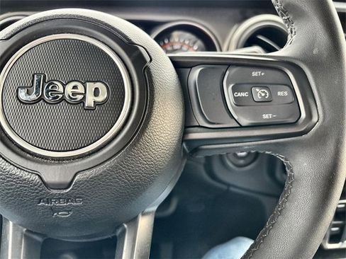 Used 2023 Jeep Gladiator Willys image 30