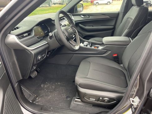 New 2025 Jeep Grand Cherokee L Laredo image 21