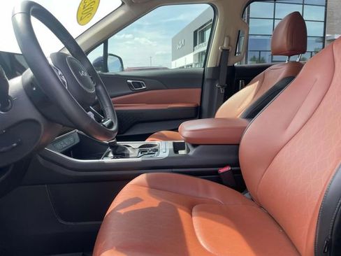 Certified 2025 Kia Carnival EX FWD image 24
