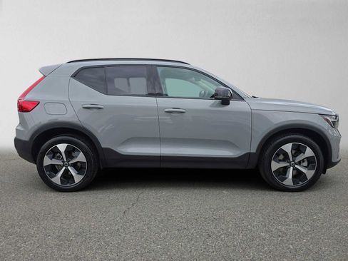 Used 2026 Volvo XC40 B5 Plus w/ Protection Package Premier AWD/4WD image 2