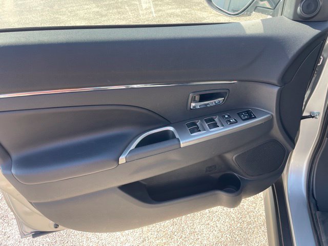 Used 2025 Mitsubishi Outlander Sport SE AWD/4WD image 9