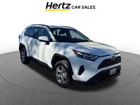 Used 2025 Toyota RAV4 XLE image 1