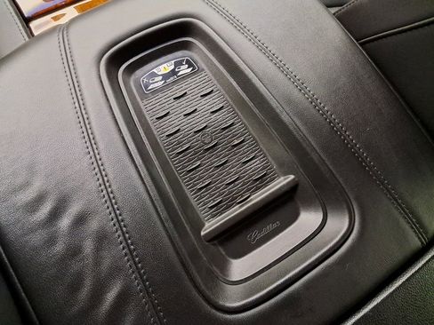 Used 2016 Cadillac Escalade Luxury image 34