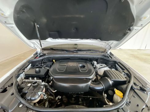 Used 2020 Jeep Grand Cherokee Laredo image 25