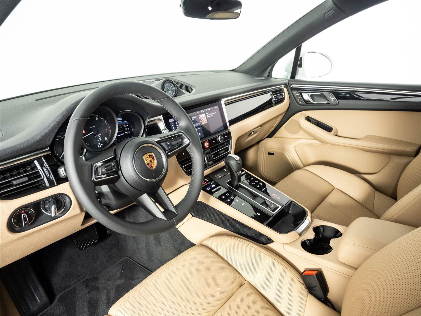 New 2026 Porsche Macan Turbo AWD/4WD image 4