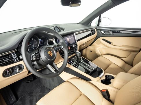 New 2026 Porsche Macan Turbo AWD/4WD image 4