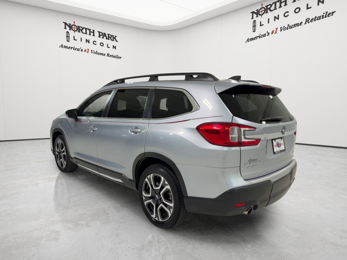 Used 2024 Subaru Ascent Limited AWD/4WD image 3