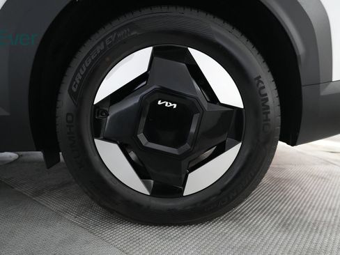 Used 2024 Kia EV9 Wind AWD/4WD image 9