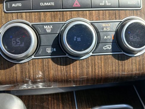 Used 2017 Land Rover Range Rover Sport HSE image 32