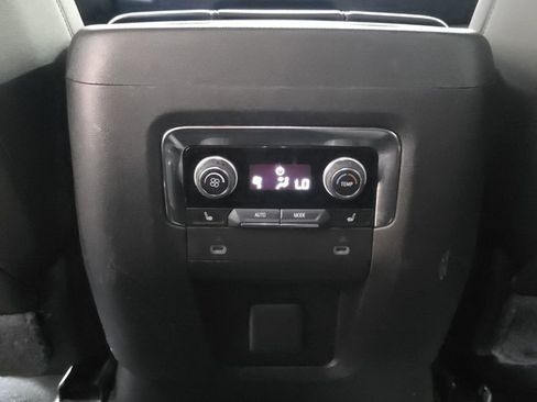 Used 2023 Chevrolet Suburban Premier image 15