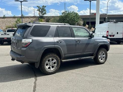 Used 2022 Toyota 4Runner SR5 AWD/4WD image 8