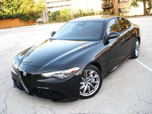 Used 2023 Alfa Romeo Giulia Sprint RWD image 1