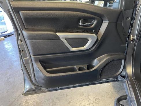 Used 2021 Nissan Titan SV w/ SV Convenience Package image 16