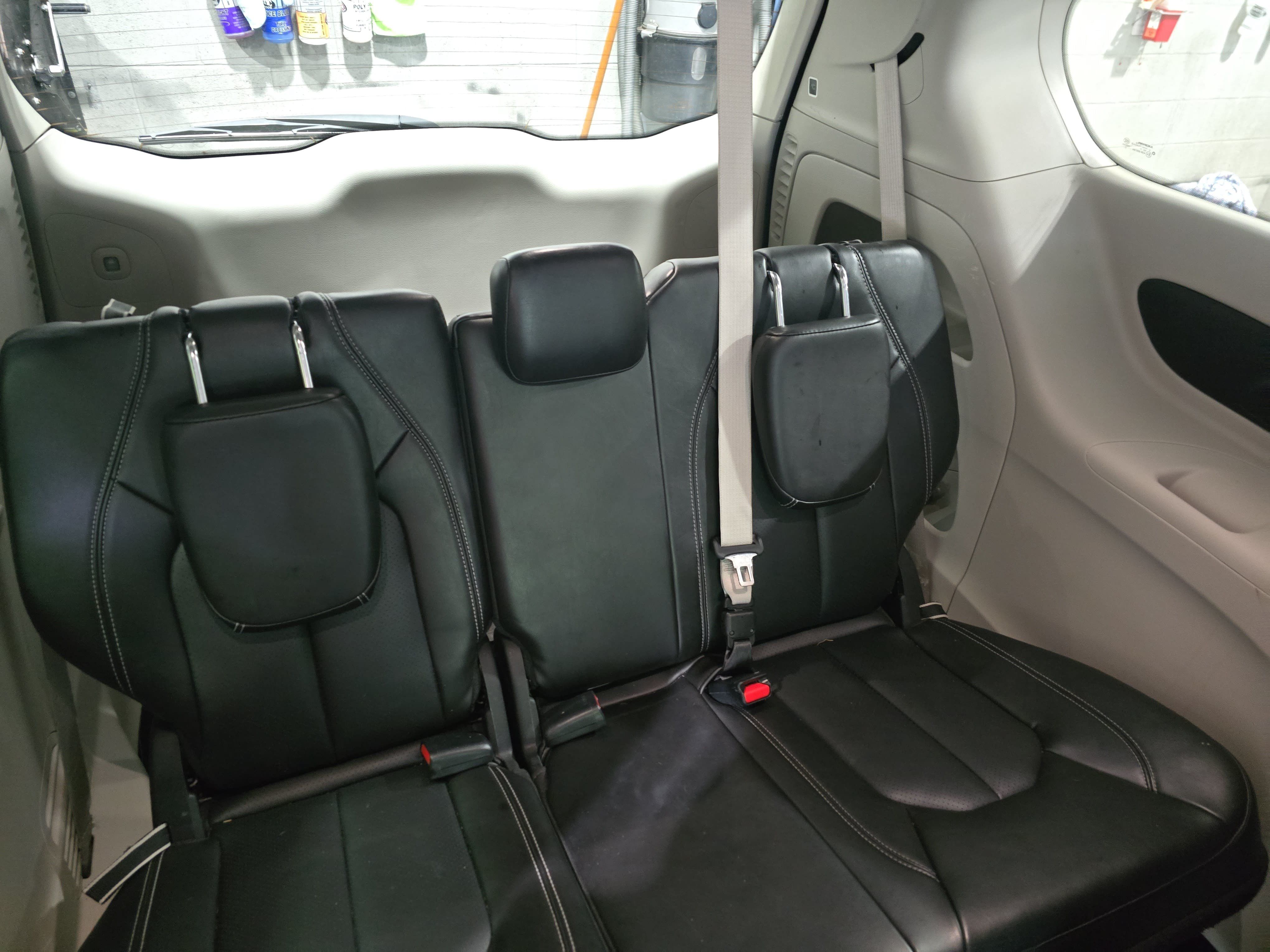 Used 2024 Chrysler Pacifica Touring-L FWD image 14