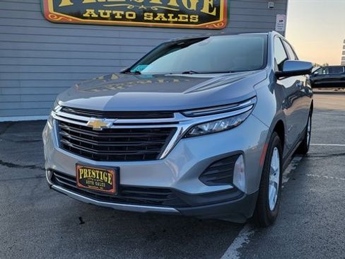 Used 2023 Chevrolet Equinox LT image 2