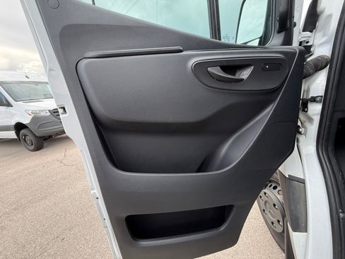 Used 2024 Mercedes-Benz Sprinter 4500 image 19