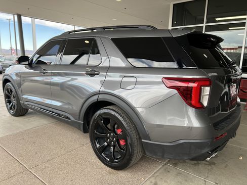 Used 2022 Ford Explorer ST w/ ST Street Pack image 6